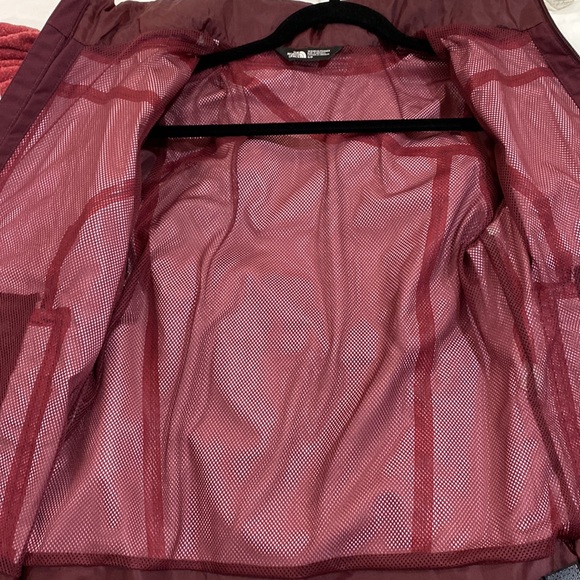 North Face - Small Rain Jacket with Hood (“Removable”) - Picture 11 of 12
